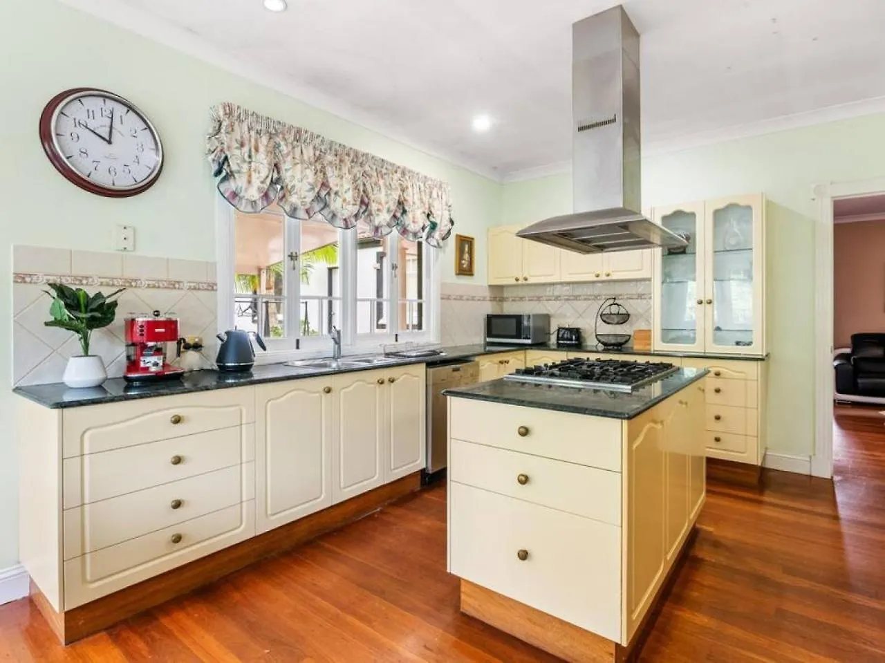 Holiday home Casa Foresta - Old Time Charm 4Br Family House Boronia Heights Australia